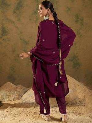 Ethnic Floral Embroidered Thread Work Detail Regular Slevees Round Neck Kurta Set 5