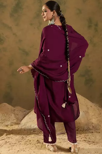 Ethnic Floral Embroidered Thread Work Detail Regular Slevees Round Neck Kurta Set