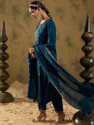 Floral Embroidered Zari Work Regular Sleeves Round Neck Silk Blend Kurta Set 5