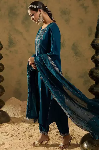 Floral Embroidered Zari Work Regular Sleeves Round Neck Silk Blend Kurta Set