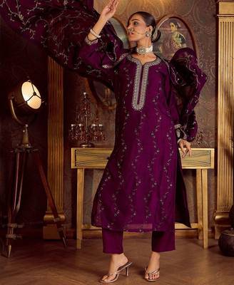 Floral Embroidered Zari Kurta with Trousers & Dupatta 6