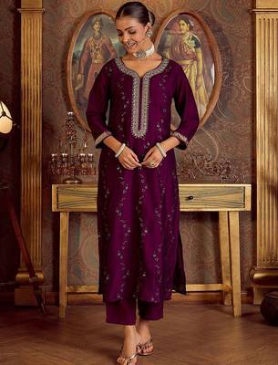 Floral Embroidered Zari Kurta with Trousers & Dupatta 7
