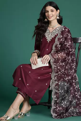 Women Floral Embroidered Thread Work Kurta with Trousers & Dupatta