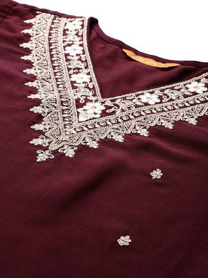 Women Floral Embroidered Thread Work Kurta with Trousers & Dupatta 2