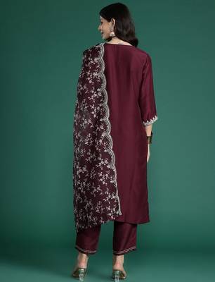 Women Floral Embroidered Thread Work Kurta with Trousers & Dupatta 6