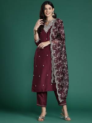Women Floral Embroidered Thread Work Kurta with Trousers & Dupatta 7