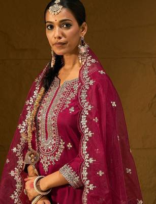 Ethnic Motifs Embroidered Gotta Patti Straight Kurta With Trousers & Dupatta 5