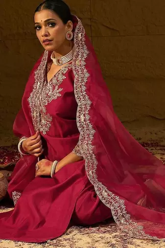 Ethnic Motifs Embroidered Thread Work Liva Straight Kurta With Trousers & Dupatta