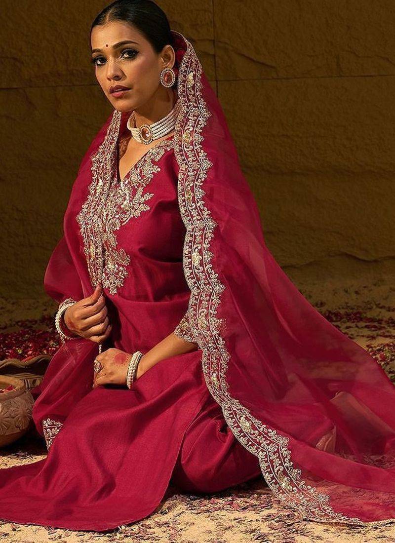Ethnic Motifs Embroidered Thread Work Liva Straight Kurta With Trousers & Dupatta