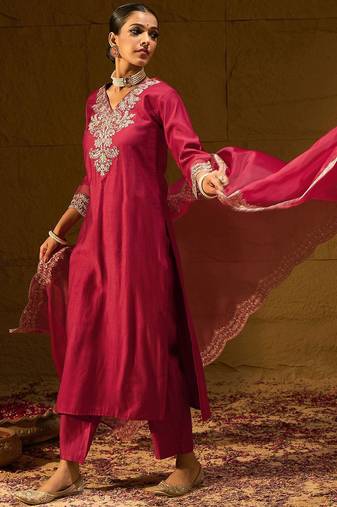 Ethnic Motifs Embroidered Thread Work Liva Straight Kurta With Trousers & Dupatta