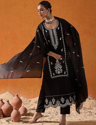 Floral Embroidered Straight Thread Work Kurta with Trousers & Dupatta 1