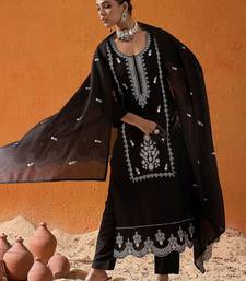 Floral Embroidered Straight Thread Work Kurta with Trousers & Dupatta