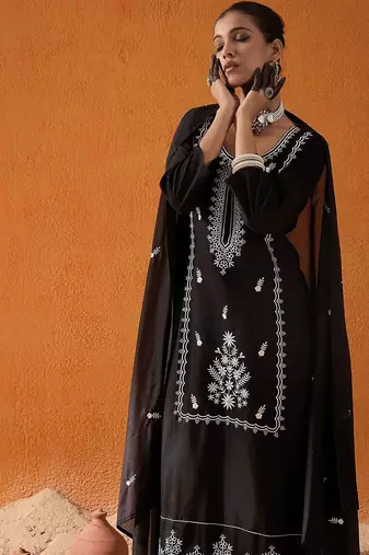 Floral Embroidered Straight Thread Work Kurta with Trousers & Dupatta