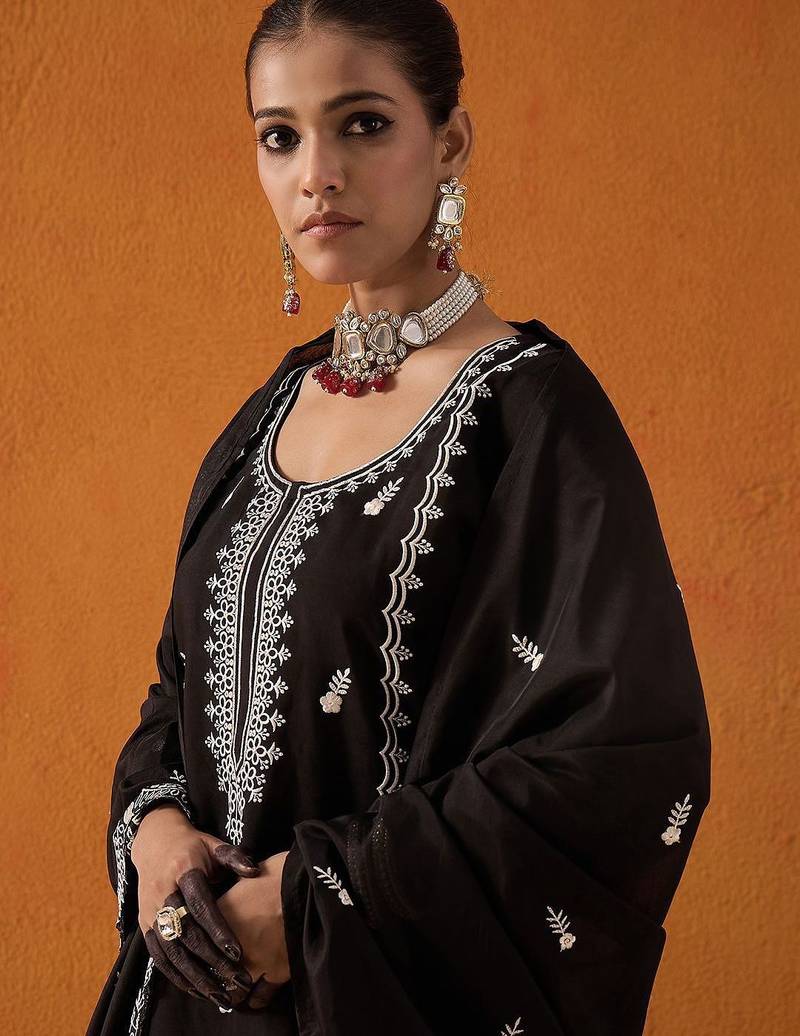 Floral Embroidered Straight Thread Work Kurta with Trousers & Dupatta