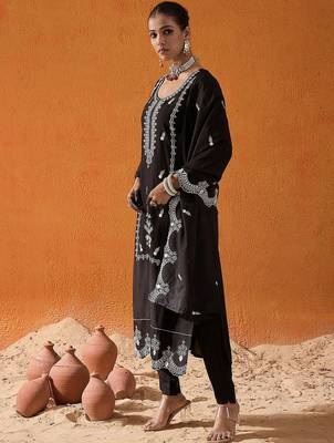 Floral Embroidered Straight Thread Work Kurta with Trousers & Dupatta 5