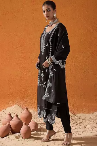 Floral Embroidered Straight Thread Work Kurta with Trousers & Dupatta