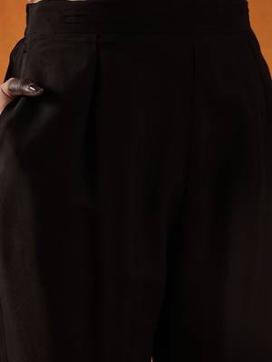 Floral Embroidered Straight Thread Work Kurta with Trousers & Dupatta 6