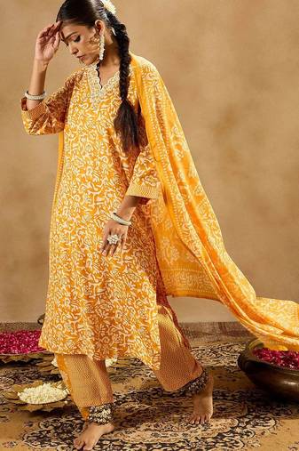 Floral Printed Thread Work Straight Kurta With Trousers & Dupatta