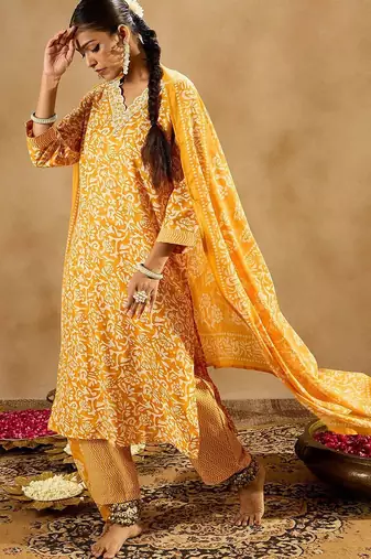 Floral Printed Thread Work Straight Kurta With Trousers & Dupatta