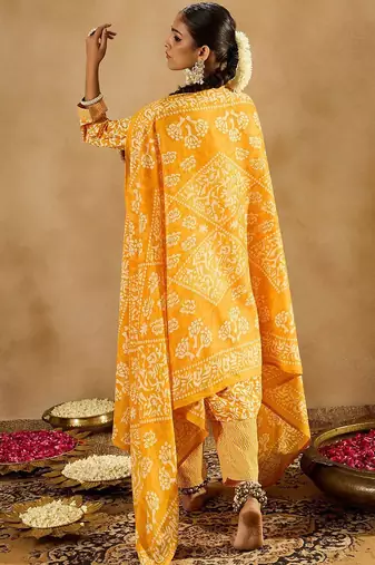 Floral Printed Thread Work Straight Kurta With Trousers & Dupatta