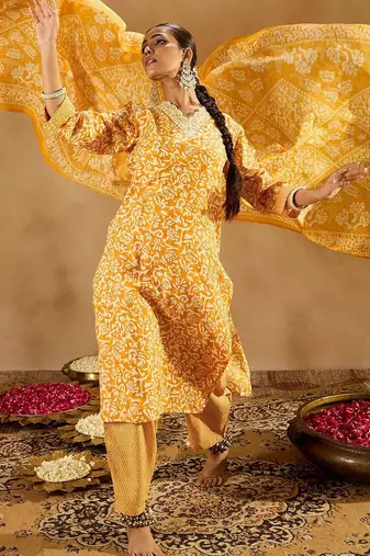 Floral Printed Thread Work Straight Kurta With Trousers & Dupatta