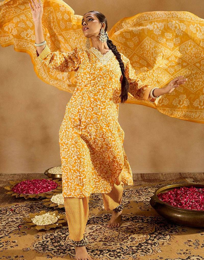 Floral Printed Thread Work Straight Kurta With Trousers & Dupatta
