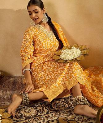 Floral Printed Thread Work Straight Kurta With Trousers & Dupatta 6