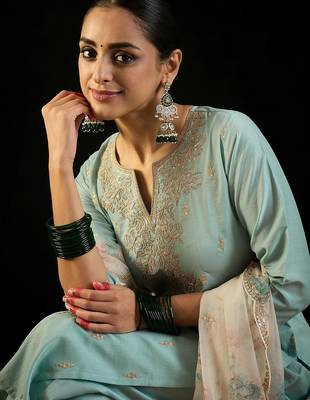 Floral Embroidered Notched Neck Straight Kurta with Trousers & Dupatta 3
