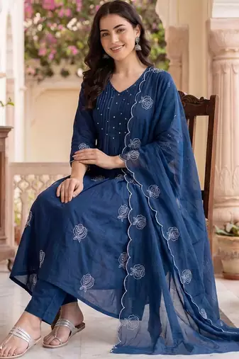 Women Ethnic Motifs Embroidered Pleated Thread Work Kurta with Trousers & With Dupatta