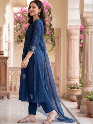 Women Ethnic Motifs Embroidered Pleated Thread Work Kurta with Trousers & With Dupatta 3