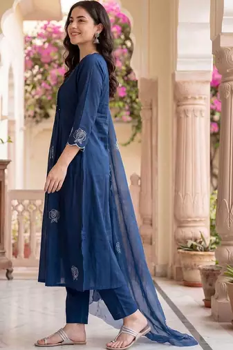 Women Ethnic Motifs Embroidered Pleated Thread Work Kurta with Trousers & With Dupatta