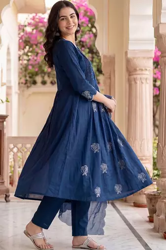 Women Ethnic Motifs Embroidered Pleated Thread Work Kurta with Trousers & With Dupatta