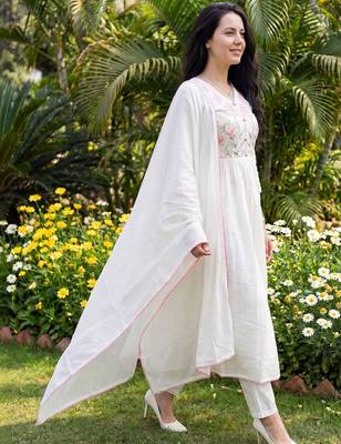 Women Floral Embroidered Empire Thread Work Pure Cotton Kurta with Trousers & With Dupatta 3