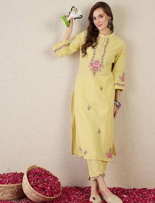 Women Floral Embroidered Cotton Kurta with Trousers 1