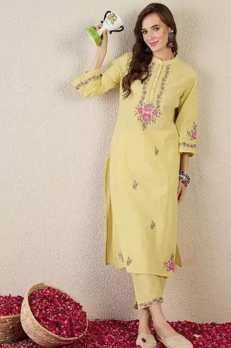 Women Floral Embroidered Cotton Kurta with Trousers