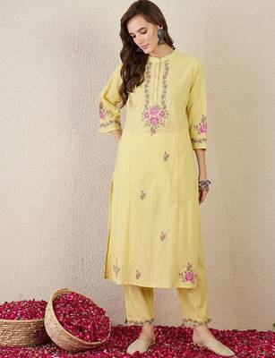 Women Floral Embroidered Cotton Kurta with Trousers 3