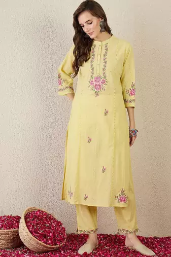 Women Floral Embroidered Cotton Kurta with Trousers