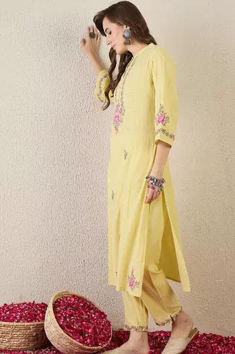 Women Floral Embroidered Cotton Kurta with Trousers