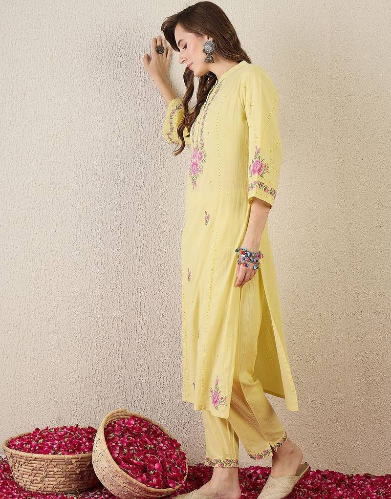 Women Floral Embroidered Cotton Kurta with Trousers