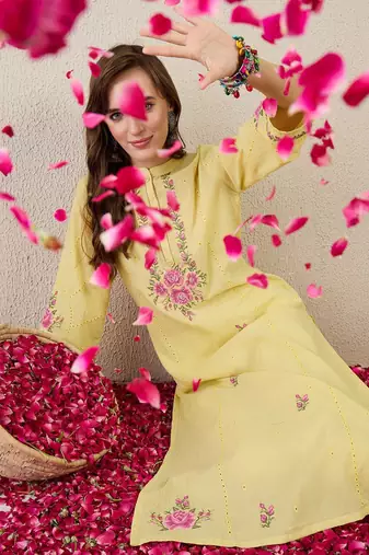 Women Floral Embroidered Cotton Kurta with Trousers
