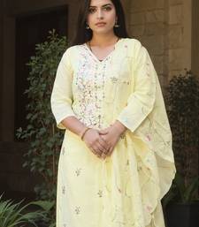 Women Floral Embroidered Thread Work Pure Cotton Kurta with Trousers & Dupatta