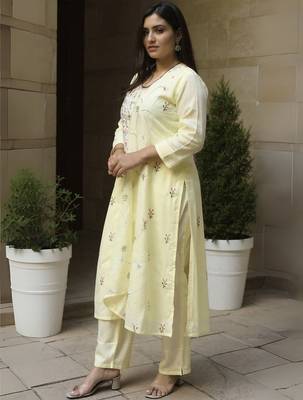 Women Floral Embroidered Thread Work Pure Cotton Kurta with Trousers & Dupatta 4