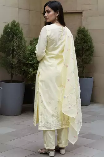 Women Floral Embroidered Thread Work Pure Cotton Kurta with Trousers & Dupatta