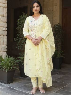 Women Floral Embroidered Thread Work Pure Cotton Kurta with Trousers & Dupatta 1