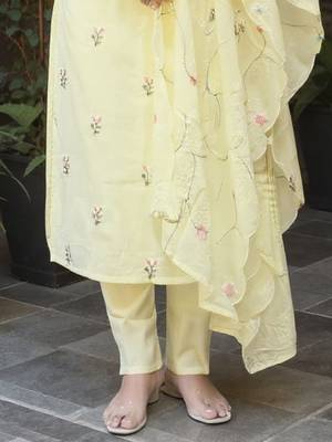 Women Floral Embroidered Thread Work Pure Cotton Kurta with Trousers & Dupatta 6