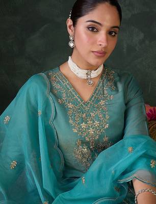 Women Ethnic Motifs Embroidered Regular Zari Kurta with Trousers & Dupatta 4