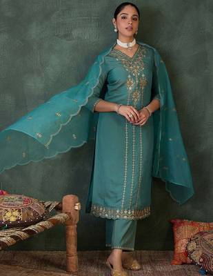 Women Ethnic Motifs Embroidered Regular Zari Kurta with Trousers & Dupatta 1
