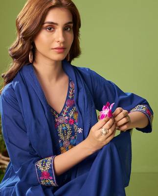 Women Floral Embroidered Cotton Kurta with Trousers & Dupatta 2