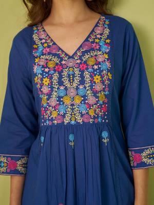 Women Floral Embroidered Cotton Kurta with Trousers & Dupatta 3