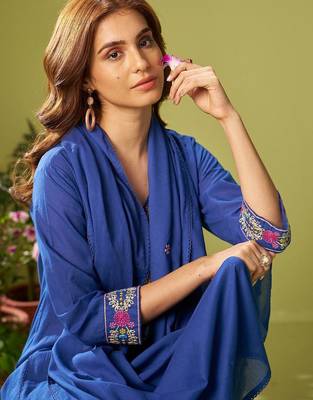 Women Floral Embroidered Cotton Kurta with Trousers & Dupatta 6